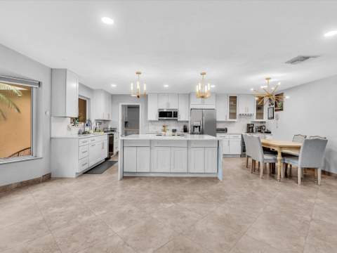 905 SE 13th Court, Deerfield Beach FL - photo 14 of 42