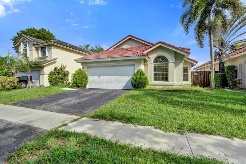 3 bedroom Single Family Residence at 6965 NW 29th Court, Holiday Springs East, Margate — photo 2