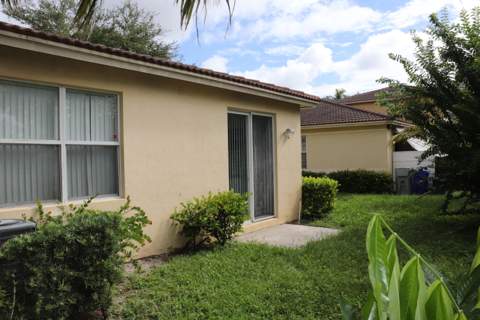 613 NW 21st Avenue, Pompano Beach FL - photo 7 of 18
