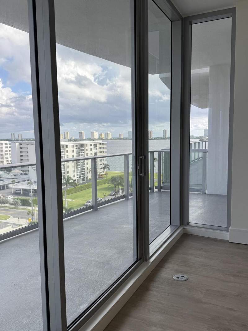2 bedroom Condominium at 220 Lake Shore Drive #813, Nautilus 220 Condominium, Lake Park — photo 4