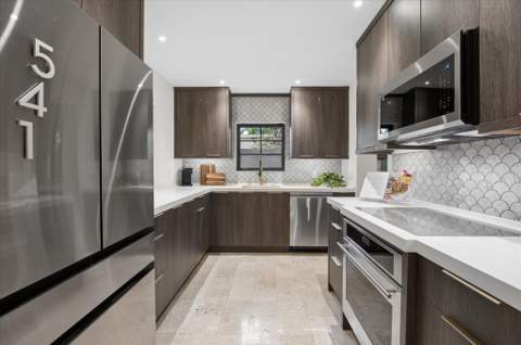 541 NE 8th Avenue, Fort Lauderdale FL - photo 9 of 46