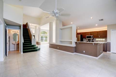 1117 Avondale Court, West Palm Beach FL - photo 15 of 77