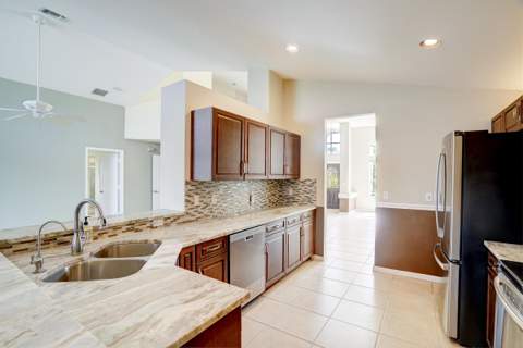 1117 Avondale Court, West Palm Beach FL - photo 23 of 77
