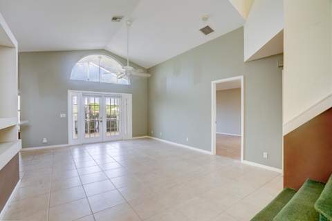 1117 Avondale Court, West Palm Beach FL - photo 13 of 77