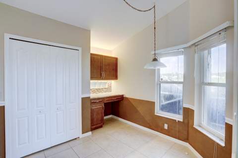 1117 Avondale Court, West Palm Beach FL - photo 18 of 77