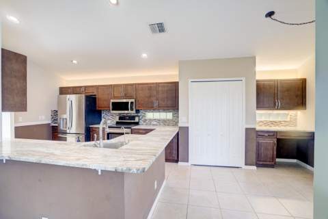 1117 Avondale Court, West Palm Beach FL - photo 20 of 77