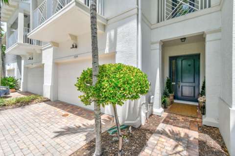7239 Oxford Court, home for sale in Palm Beach Gardens 33418