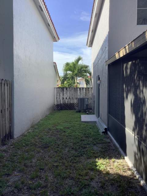 201 SW 98th Terrace, Pembroke Pines FL - photo 15 of 27