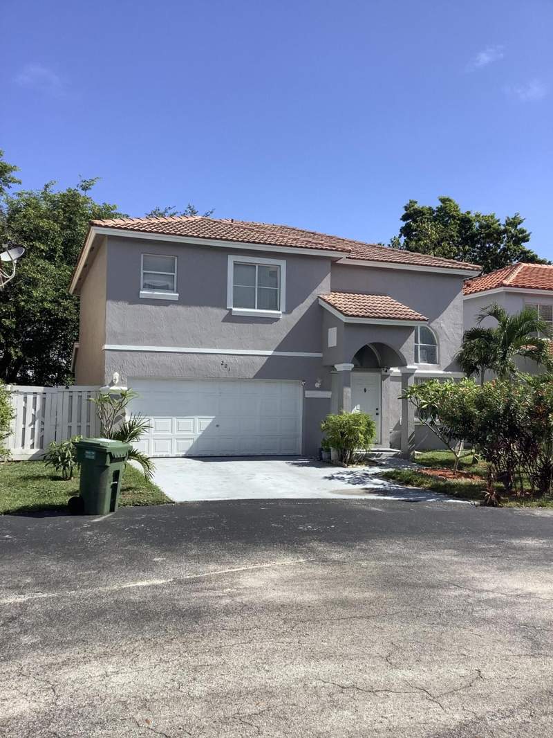3 bedroom Single Family Residence at 201 SW 98th Terrace, Tanglewood Townhomes, Pembroke Pines — photo 4