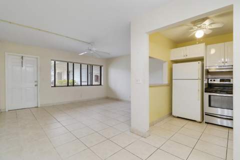 3040 Lake Osborne Drive #109, Lake Worth Beach FL - photo 9 of 35