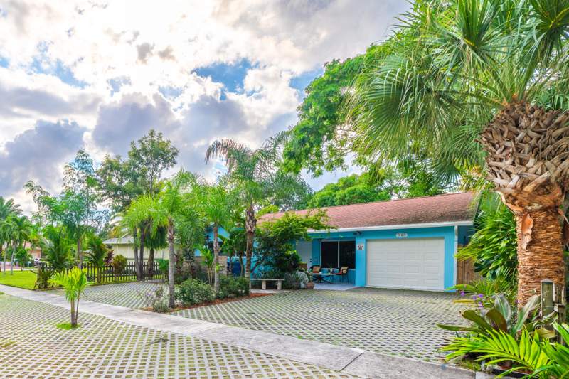 2 bedroom Single Family Residence at 545 S Lake Drive, Lakeside Point Add To Lantana, Lantana — photo 4