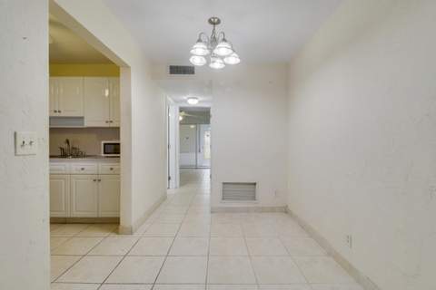 3040 Lake Osborne Drive #109, Lake Worth Beach FL - photo 14 of 35
