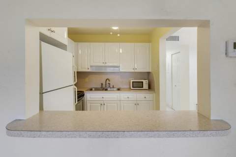 3040 Lake Osborne Drive #109, Lake Worth Beach FL - photo 12 of 35
