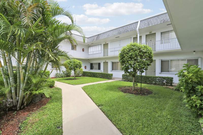 1 bedroom Condominium at 3040 Lake Osborne Drive #109, Murry Hills Apt Bldg Condo, Lake Worth Beach — photo 2