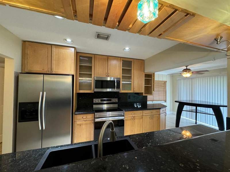 4 bedroom Single Family Residence at 5107 Bayberry Lane, Woodlands Sec One-Phase One, Tamarac — photo 4