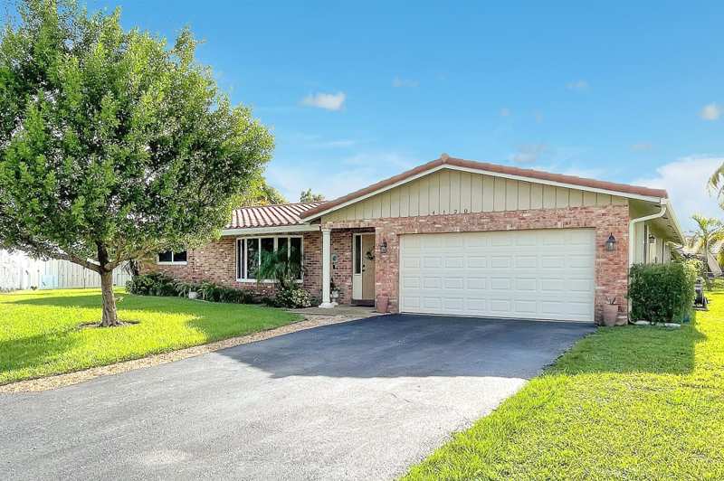 4 bedroom Single Family Residence at 4120 NW 106th Avenue, Chevy Chase Amd Plat, Coral Springs — photo 1