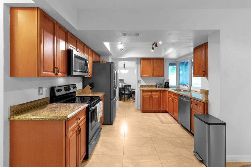 4 bedroom Single Family Residence at 4120 NW 106th Avenue, Chevy Chase Amd Plat, Coral Springs — photo 3