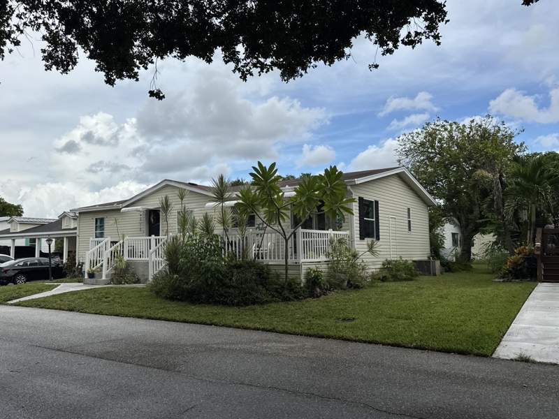 3 bedroom Mobile Home at 2555 PGA Boulevard #305, The Meadows Florida, Palm Beach Gardens — photo 2