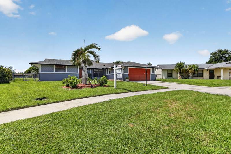 3 bedroom Single Family Residence at 8353 Raymond Drive, LE CHALET IV-B, Boynton Beach — photo 2