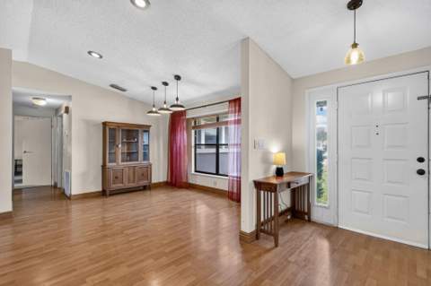 8353 Raymond Drive, Boynton Beach FL - photo 8 of 36