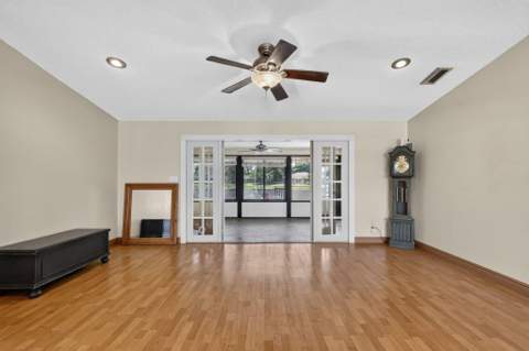 8353 Raymond Drive, Boynton Beach FL - photo 16 of 36