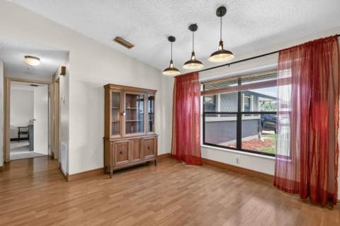 8353 Raymond Drive, Boynton Beach FL - photo 12 of 36
