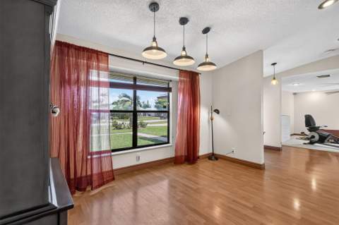 8353 Raymond Drive, Boynton Beach FL - photo 13 of 36