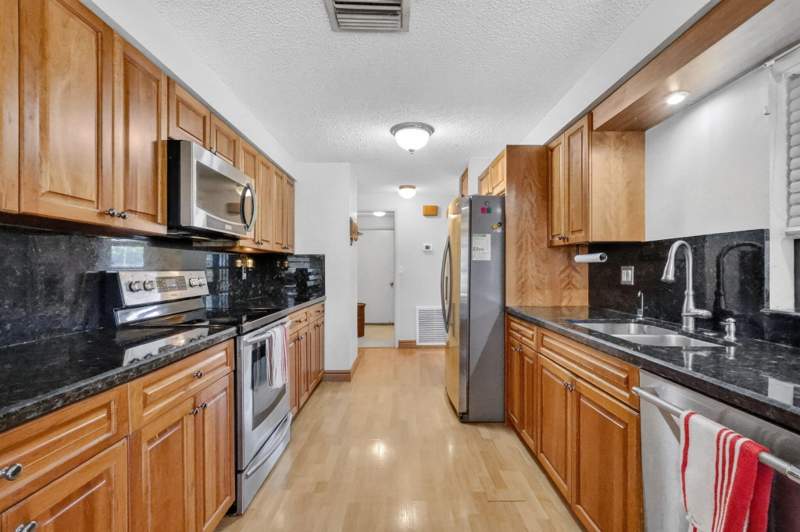 3 bedroom Single Family Residence at 8353 Raymond Drive, LE CHALET IV-B, Boynton Beach — photo 5