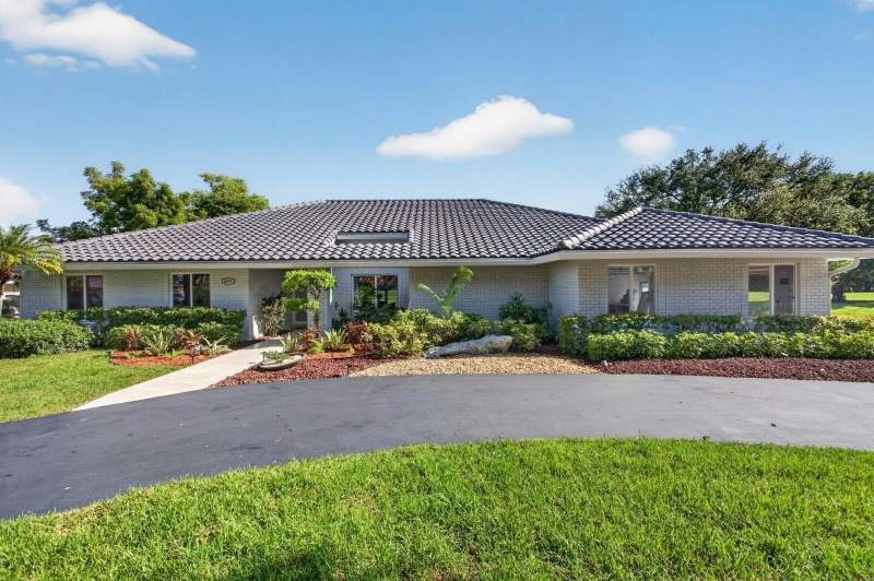 5 bedroom Single Family Residence at 10971 NW 24th Street, Coral Springs Country Club, Coral Springs — photo 5