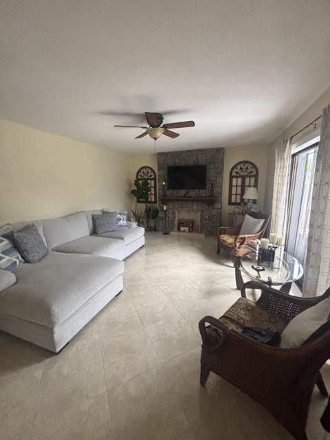 113 W Lake Arbor Drive, Palm Springs FL - photo 6 of 37