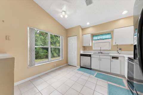 103 Saddle Trail, Royal Palm Beach FL - photo 17 of 35