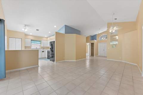 103 Saddle Trail, Royal Palm Beach FL - photo 16 of 35