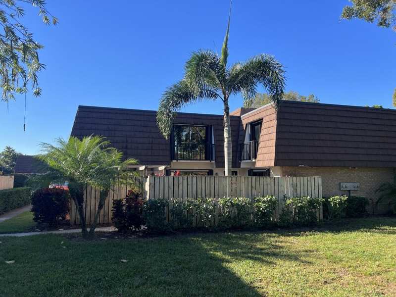 2 bedroom Townhouse at 2004 20th Lane, Garden Lakes And Garden Square Shops, Palm Beach Gardens — photo 1