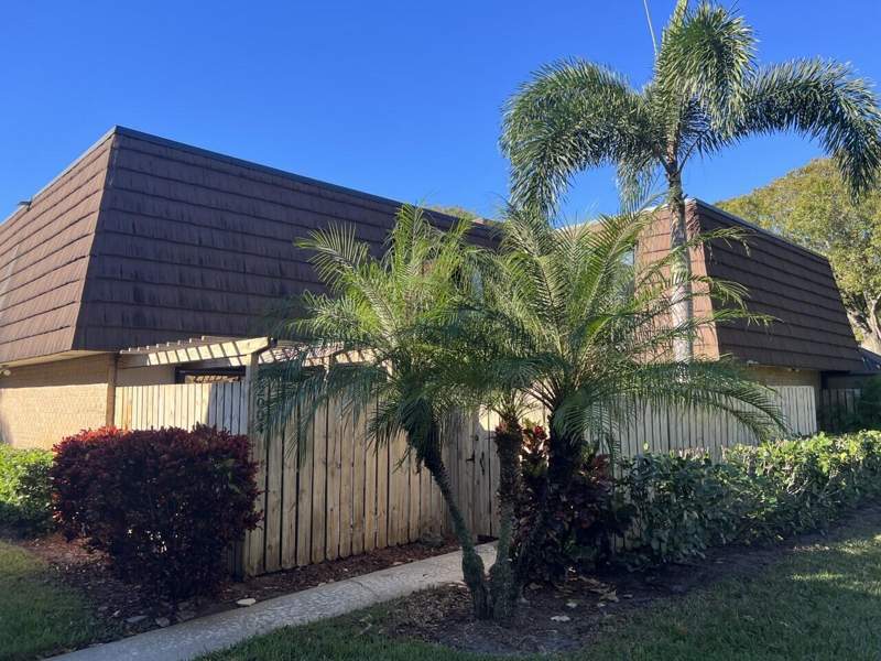 2 bedroom Townhouse at 2004 20th Lane, Garden Lakes And Garden Square Shops, Palm Beach Gardens — photo 2