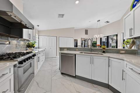 2865 N Clearbrook Circle, Delray Beach FL - photo 13 of 35
