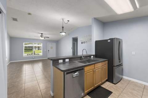 5010 Hickory Drive, Fort Pierce FL - photo 9 of 35