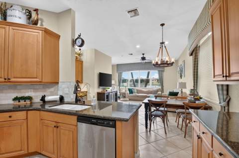 6839 Houlton Circle, Greenacres FL - photo 13 of 108