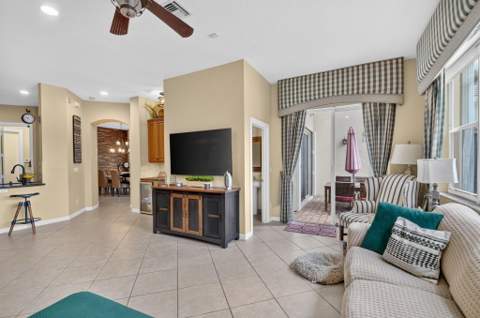 6839 Houlton Circle, Greenacres FL - photo 20 of 108