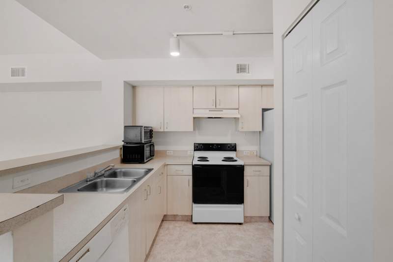 2 bedroom Condominium at 520 SW 111th Avenue #301, Devonaire Condo At Pembroke, Pembroke Pines — photo 4