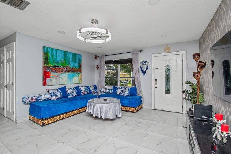 2 bedroom Single Family Residence at 5704 NW 47th Lane, Mainlands Of Tamarac Lakes, Tamarac — photo 5
