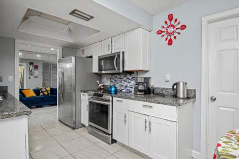 5704 NW 47th Lane, Tamarac FL - photo 15 of 58
