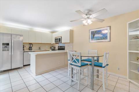 702 NW 98th Circle, Plantation FL - photo 9 of 36