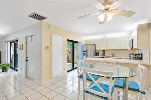 702 NW 98th Circle, Plantation FL - photo 10 of 36