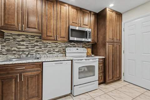 3090 NW 46th Avenue, Lauderdale Lakes FL - photo 10 of 26