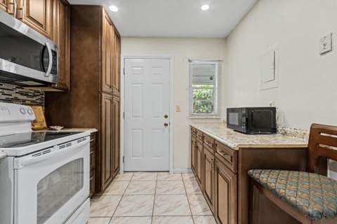 3090 NW 46th Avenue, Lauderdale Lakes FL - photo 11 of 26