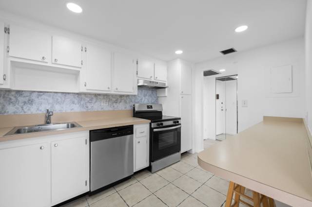 2781 TAFT Street #303