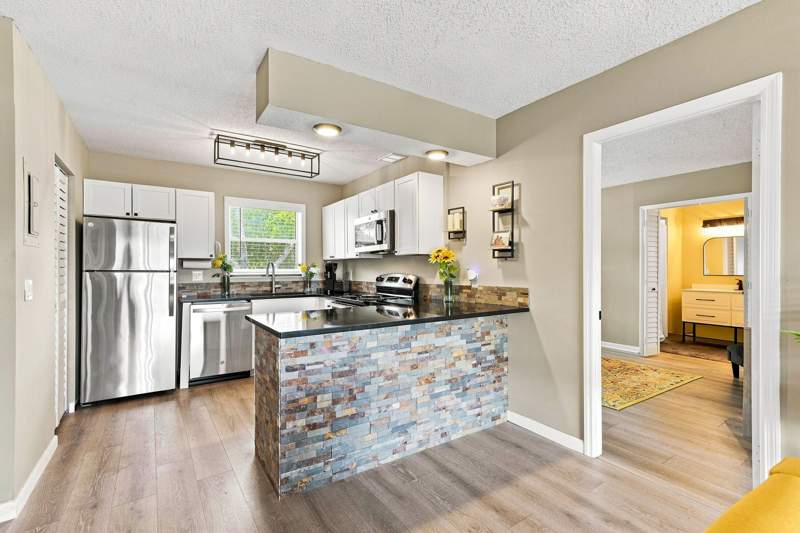 2 bedroom Condominium at 198 Lake Frances Drive, Golden Lakes Village Condo 1 Thru 13-A, West Palm Beach — photo 5