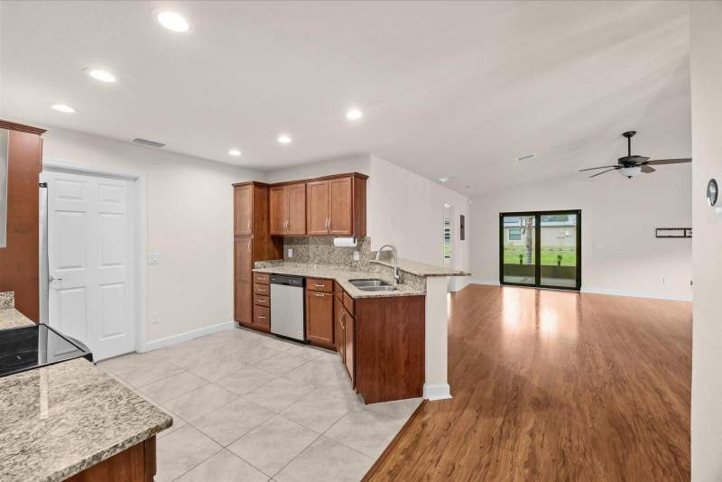 2 bedroom Single Family Residence at 14564 Dalia Avenue, Spanish Lakes Fairways Leasehold Estates, Fort Pierce — photo 4
