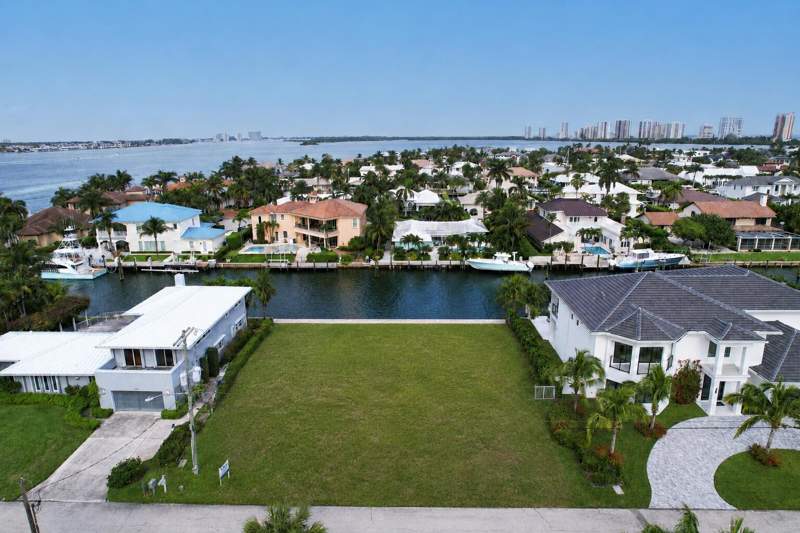 0 bedroom Single Family Residence at 1050 Bimini Lane, Palm Beach Isles 1, Singer Island — photo 2
