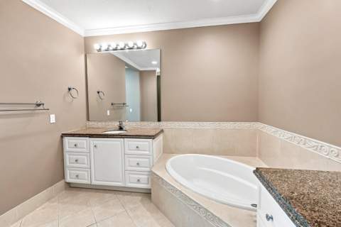25 Harbour Isle Drive #104, Fort Pierce FL - photo 19 of 55